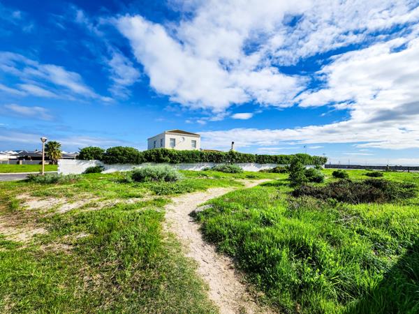 932 m² Land