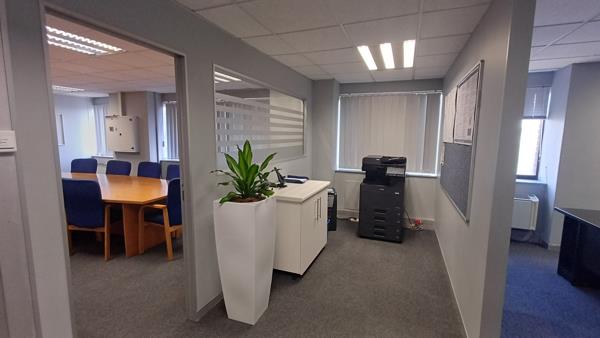 329 m² Office Space