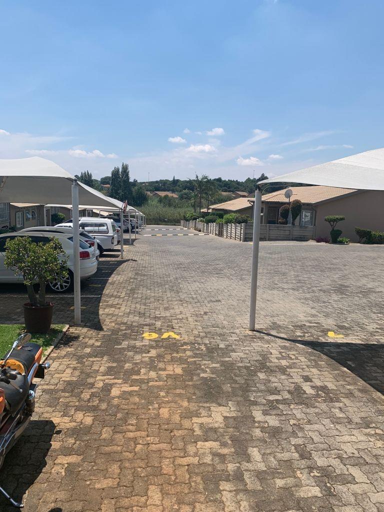 2 Bedroom Townhouse in Weltevreden Park