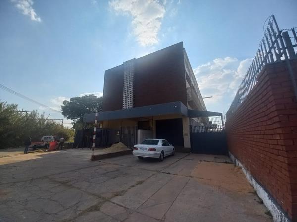 900 m² Commercial space