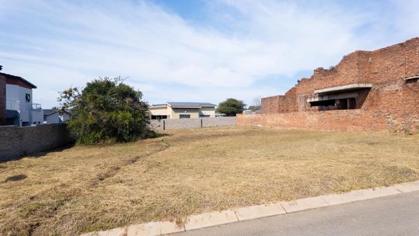 600 m² Land