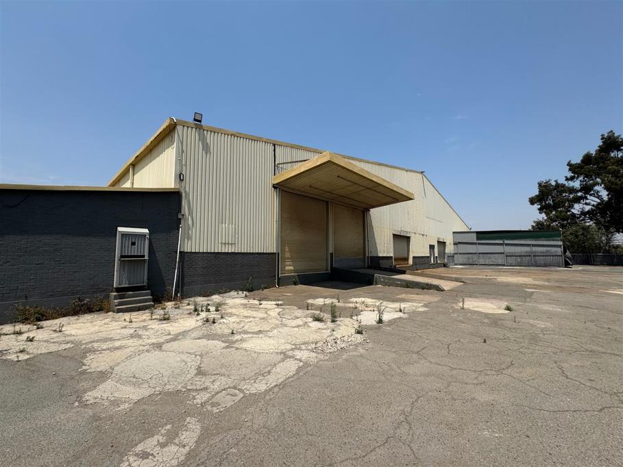 8 996 m² Industrial space