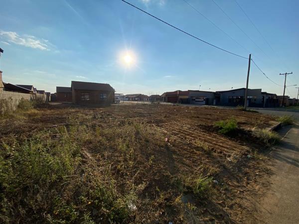 348 m² Land
