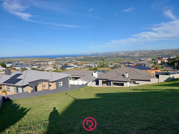 737 m² Land