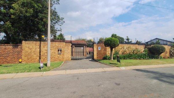 5 Bedroom House in Constantia Kloof