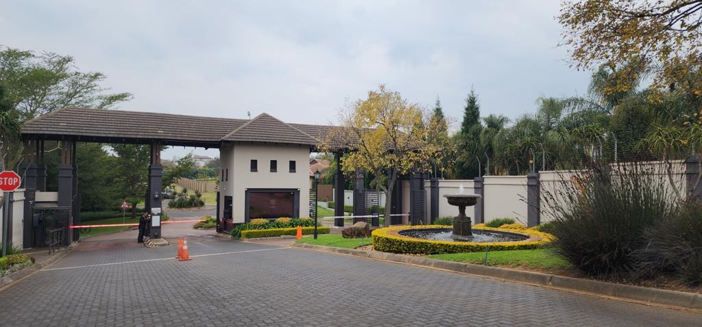8 645 m² Land