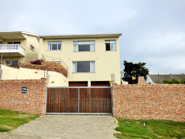 4 Bedroom Townhouse