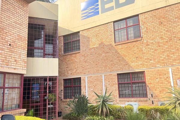 1 049 m² Commercial space