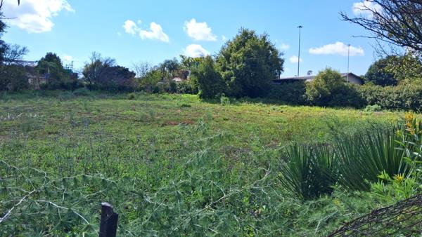 1 115 m² Land