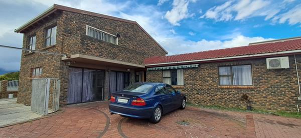 6 Bedroom House