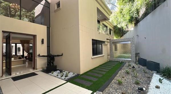 6 Bedroom House