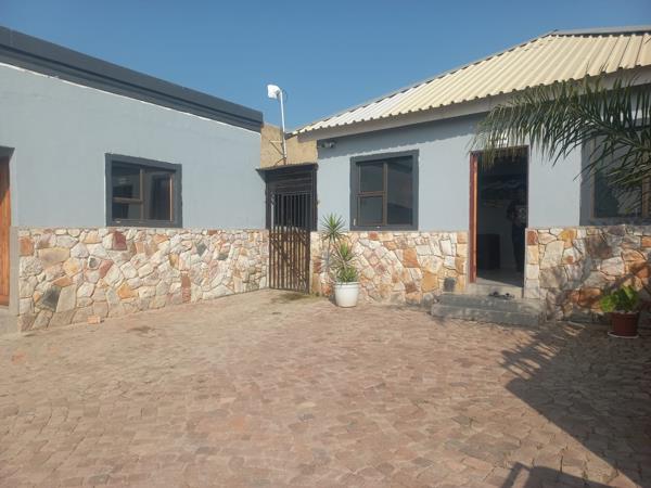 1 050 m² Commercial space