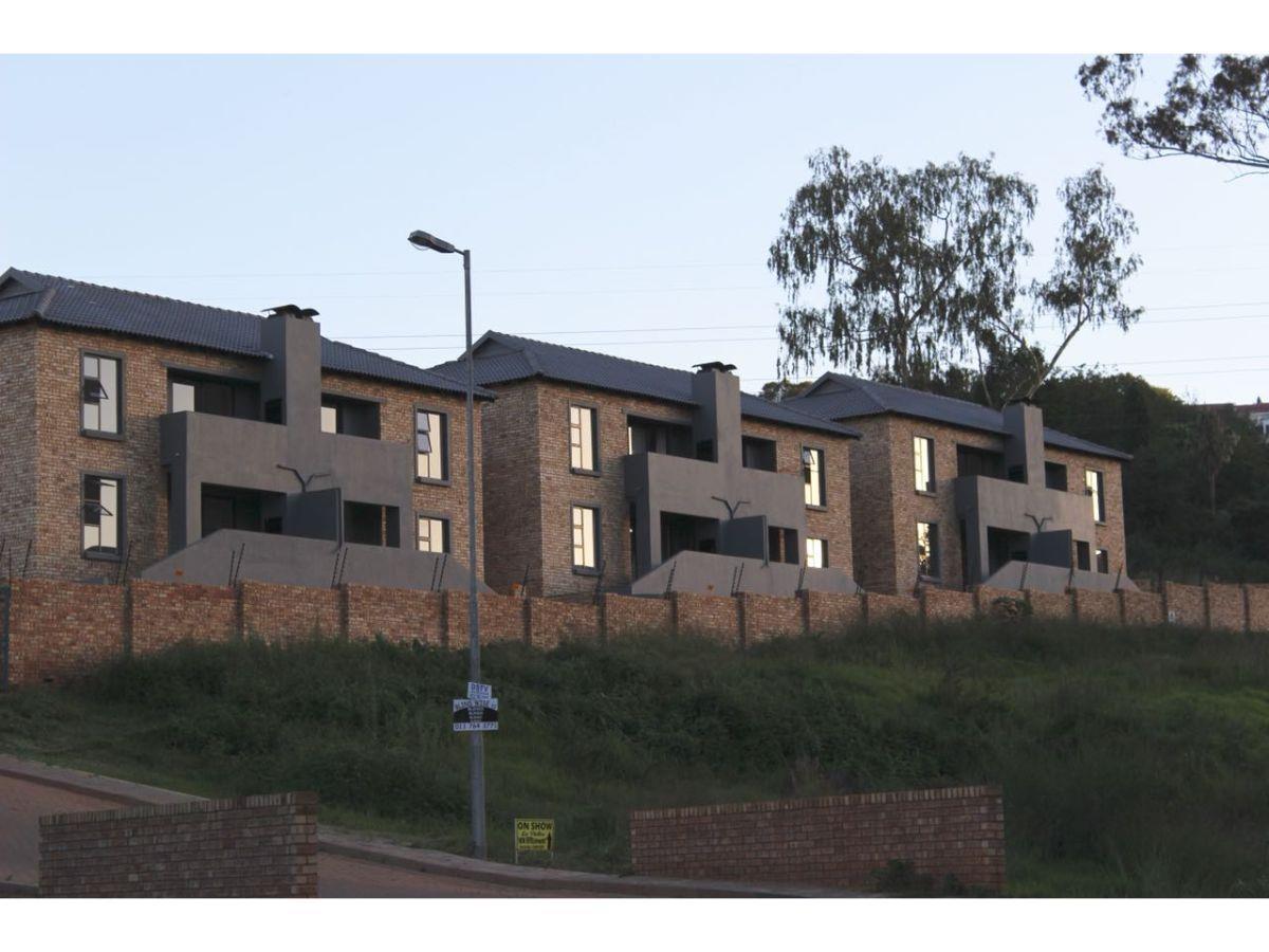 2 Bedroom Townhouse in Helderkruin