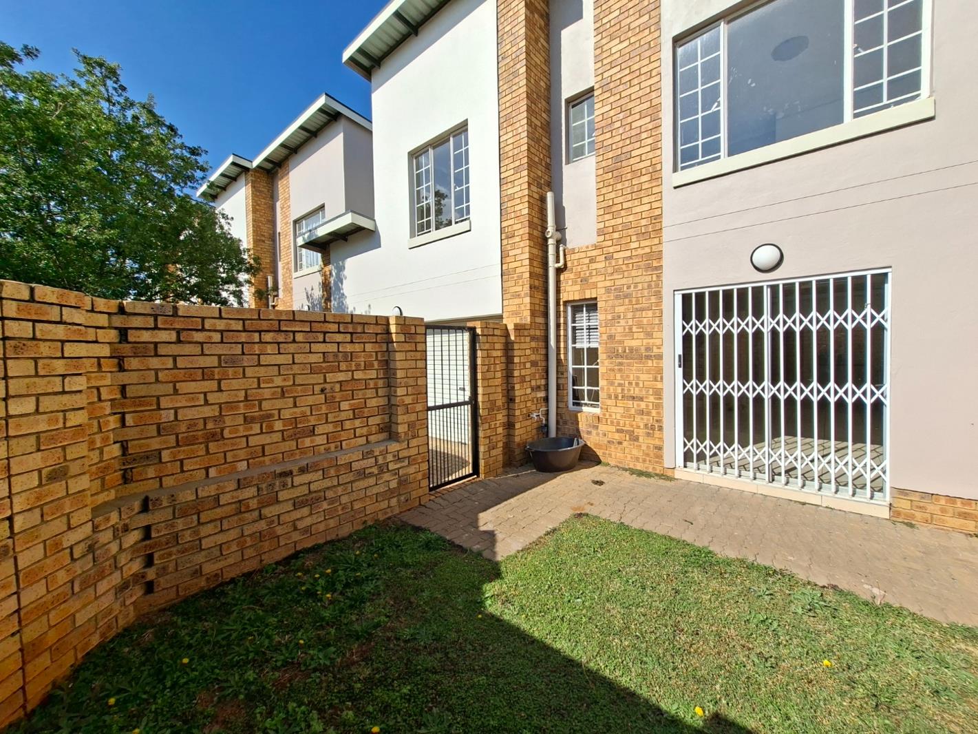 3 Bedroom Townhouse in Silver Lakes Golf Estate
