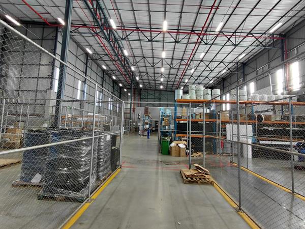 2 015 m² Industrial space