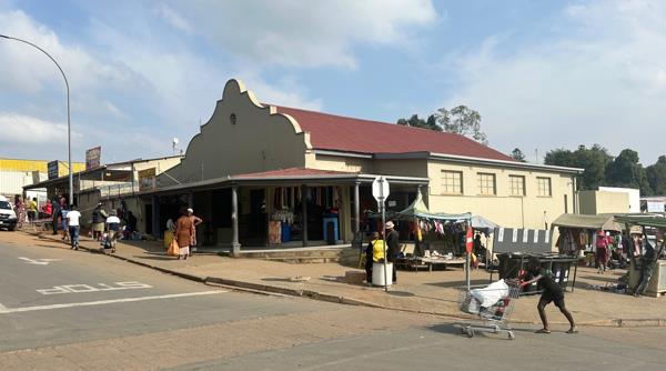 745 m² Commercial space