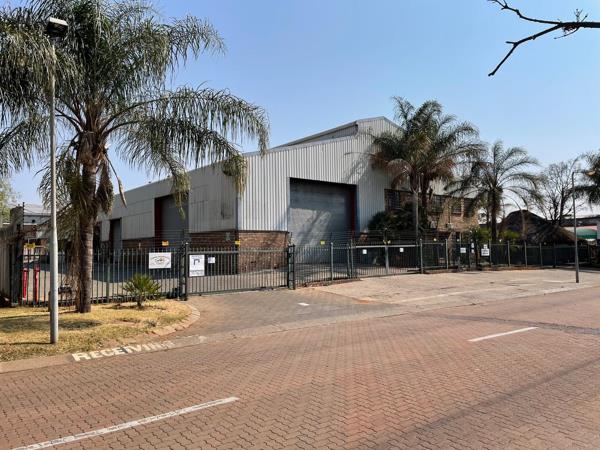 818 m² Industrial space