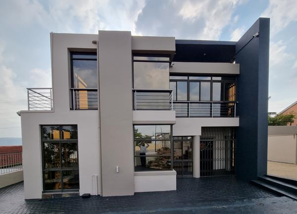 6 Bedroom House