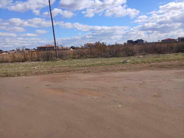 1 121 m² Land