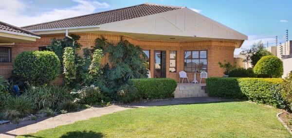 6 Bedroom House