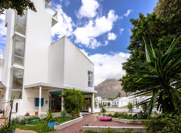 6 Bedroom House