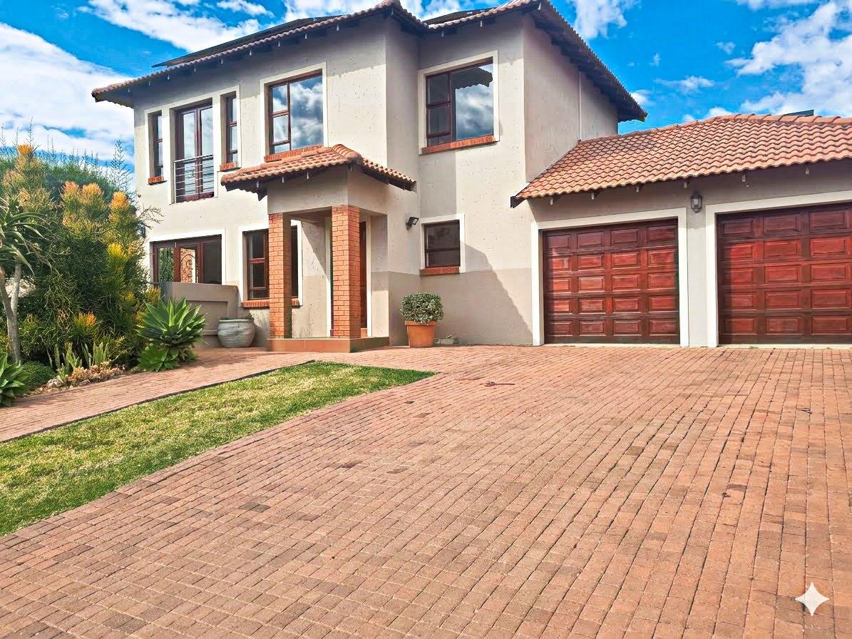 3 Bedroom House in Olympus AH