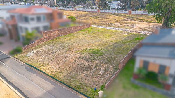 774 m² Land