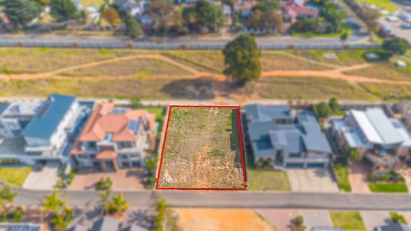 774 m² Land
