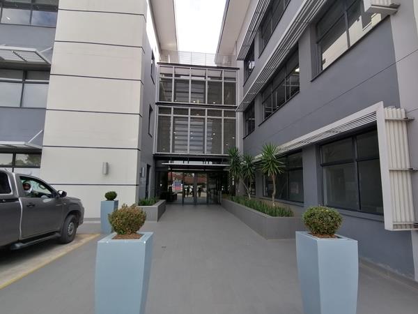 128 m² Commercial space