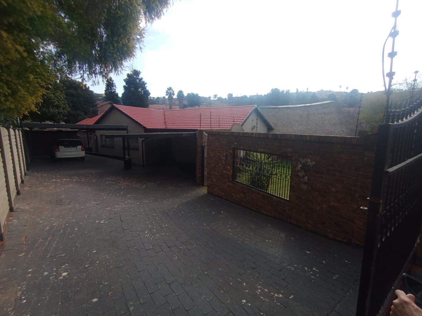 4 Bedroom House in Ridgeway