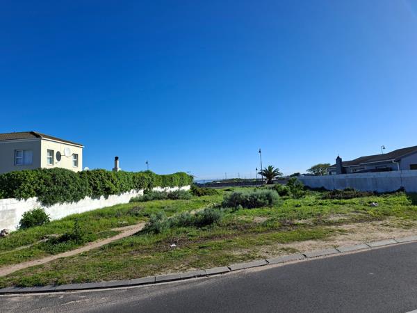 932 m² Land