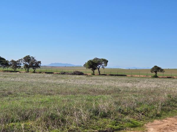 2 050 m² Land