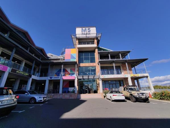 390 m² Commercial space