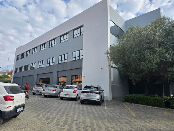 749 m² Office Space