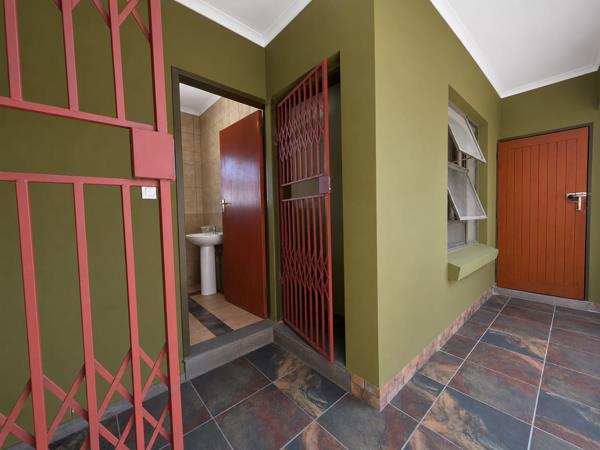 6 Bedroom House