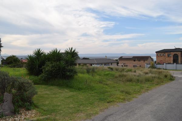 740 m² Land