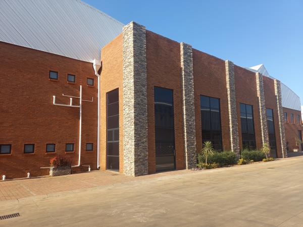 9 000 m² Industrial space