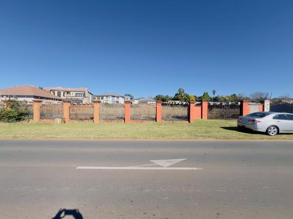 1 806 m² Land
