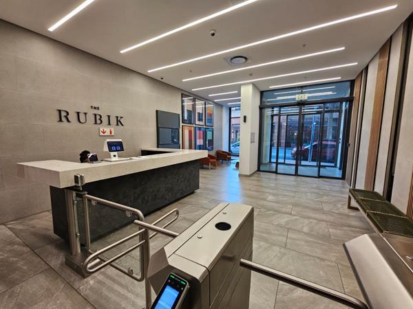 704 m² Commercial space