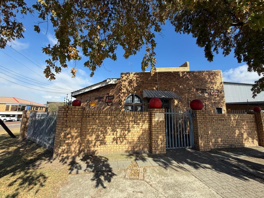 1 011 m² Commercial space