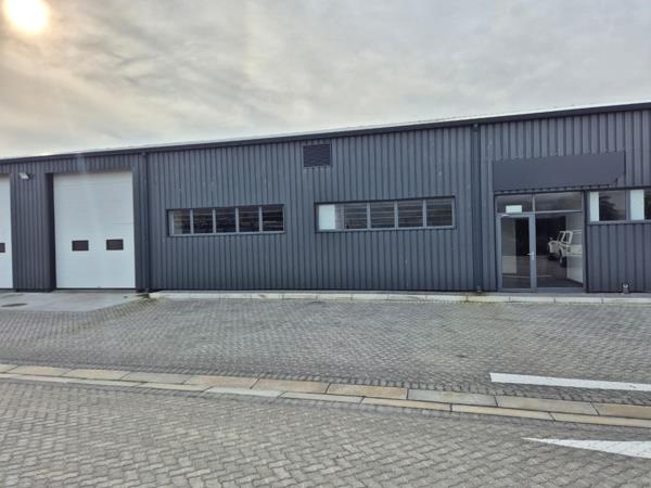 806 m² Industrial space