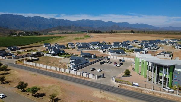694 m² Land