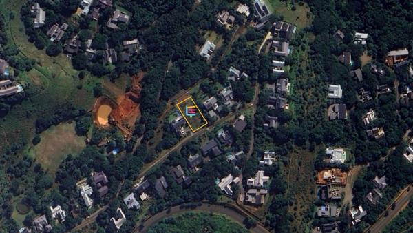 1 825 m² Land