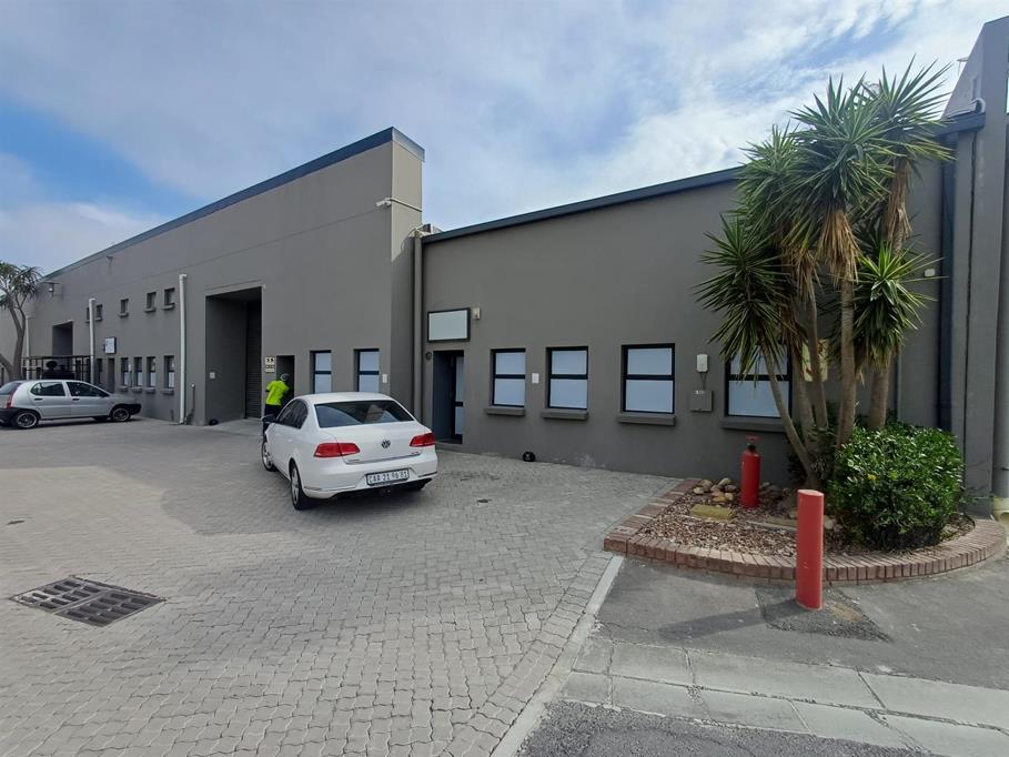472 m² Industrial space