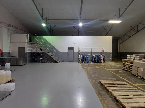 472 m² Industrial space