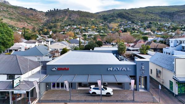 1 100 m² Commercial space