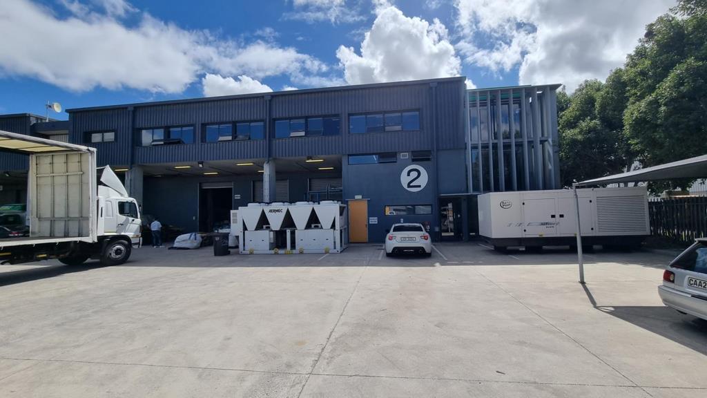 2 305 m² Industrial space