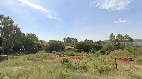 1 615 m² Land