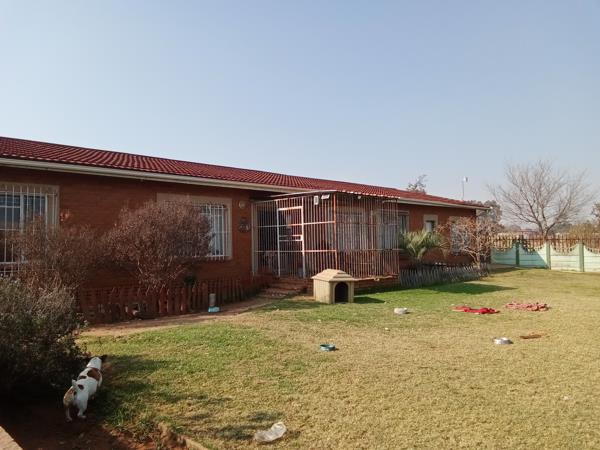 2.3 ha Smallholding