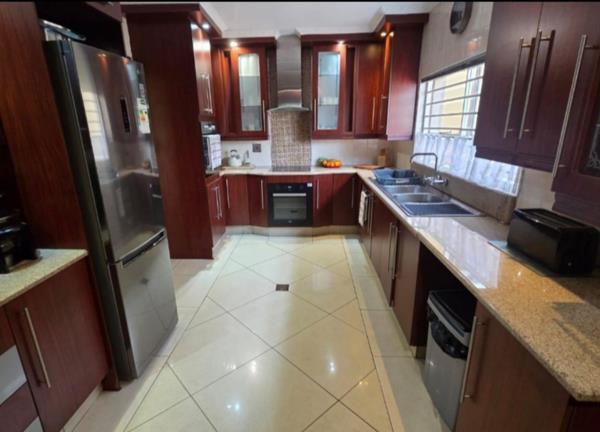 6 Bedroom House